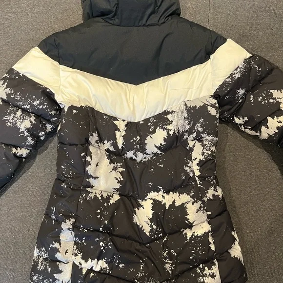 Columbia Women's Black and Cream Ski Jacket - Picture 2 of 3